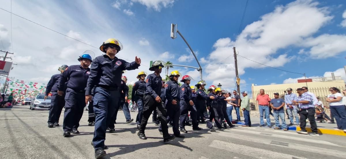 Convoca Carlos a integrarse a la Academia de Bomberos