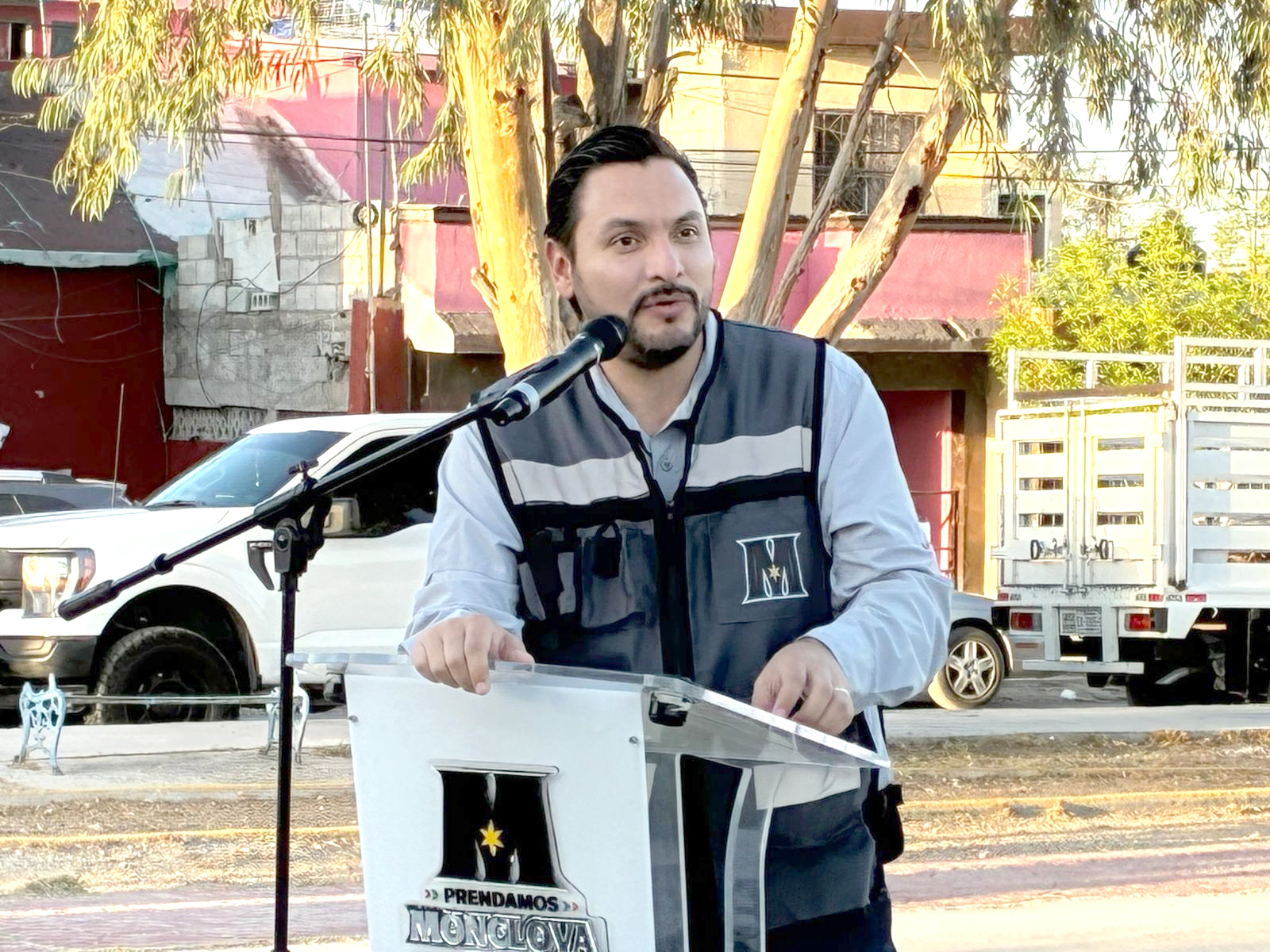 Inicia rehabilitación de plaza en Praderas