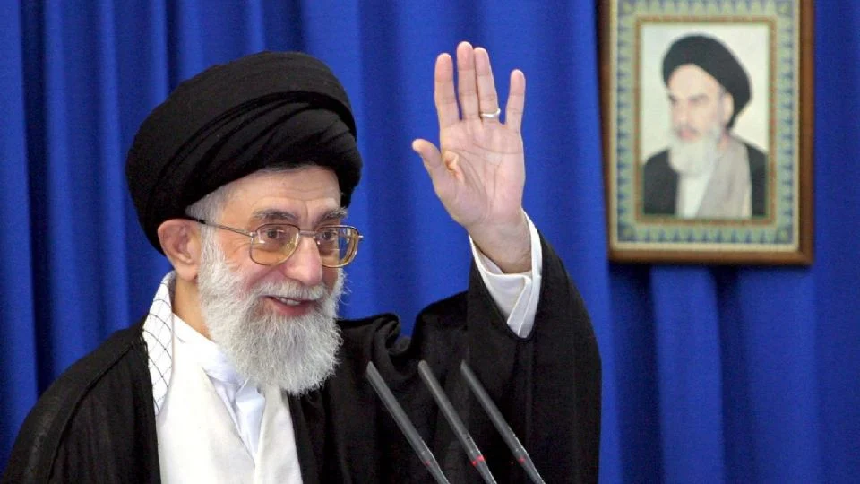 Mu3ren hija, yerno y nieto de Ali Jameneí en ataques de EU e Israel, reporta agencia iraní