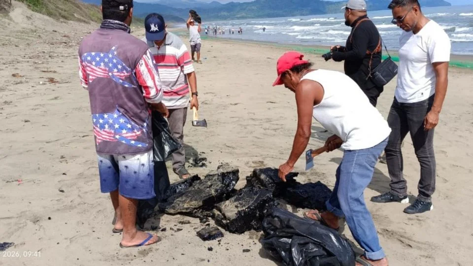Nahle niega muerte de fauna marina por derrame en el Golfo de México; pescadores y ambientalistas la desmienten