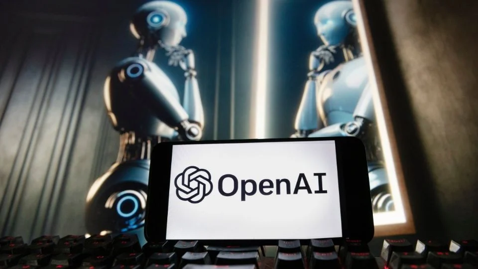 OpenAI responde a quejas y controversias con el cierre de Sora, la app de video capaz de hacer «depef*kes» realistas