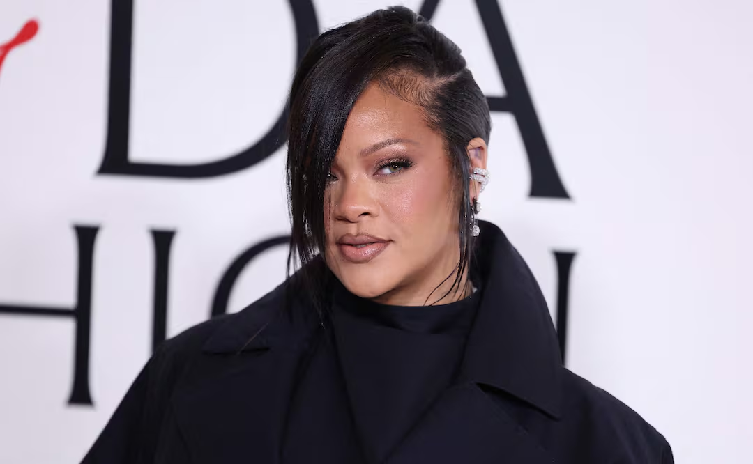 Mujer acusada de tir0tear la casa de Rihanna en Los Ángeles se declara no culpable