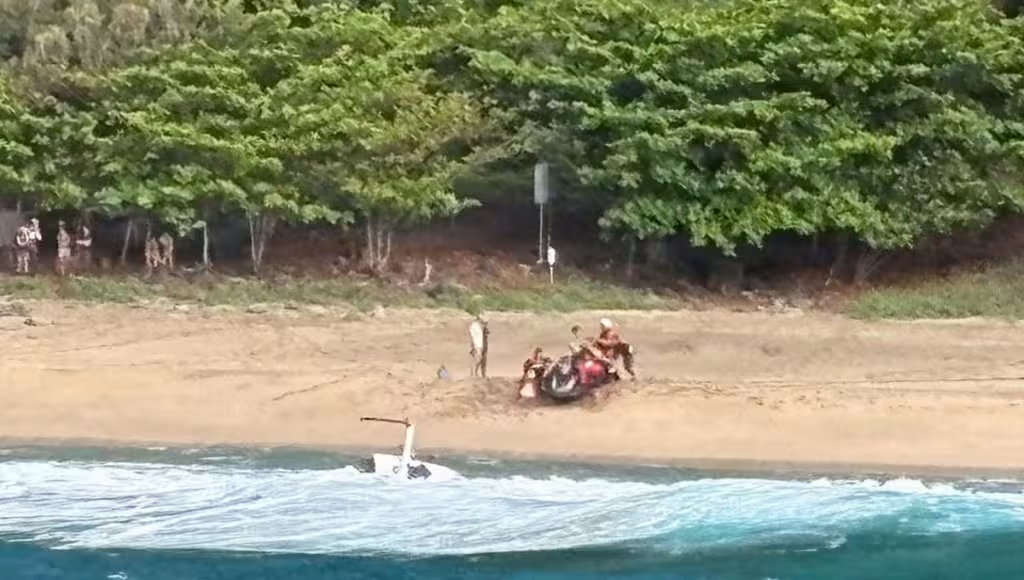 Choque de helicóptero deja 3 mu3rtos en isla de Hawái; aeronave hacía un recorrido turístico