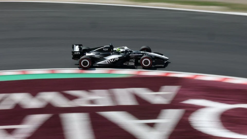 Checo Pérez queda fuera en la Q1 de la calificación y arrancará el GP de Japón en el lugar 19; Antonelli logra la pole position