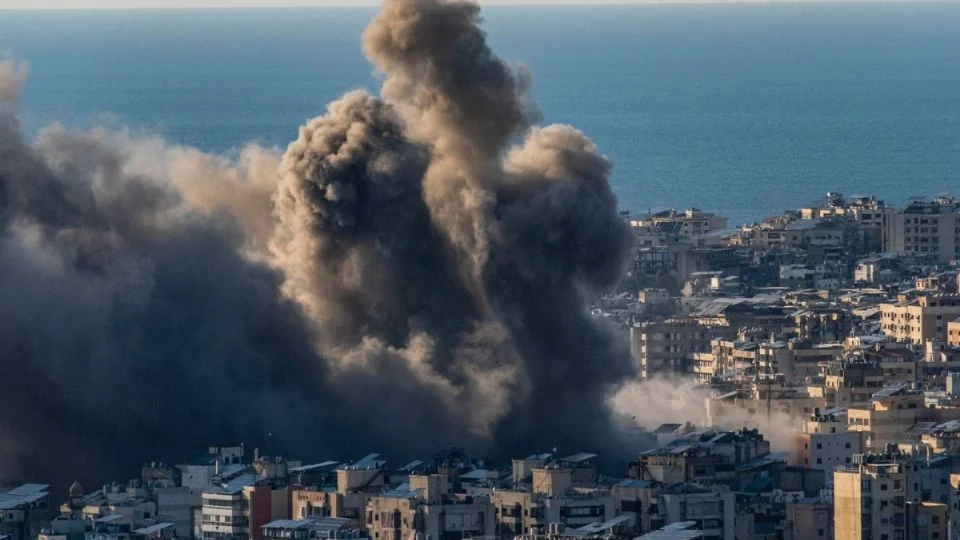 EU presume más de 11 mil ataques contra Irán en un mes de conflicto y despliega más tropas