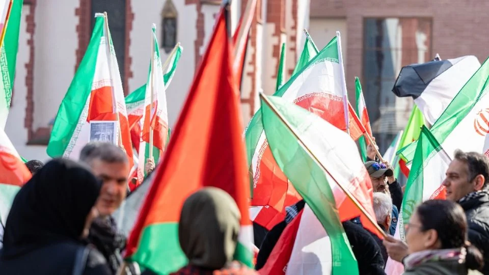«Planean un ataque terrestre»: Irán acusa a EU de mentir sobre presuntas negociaciones