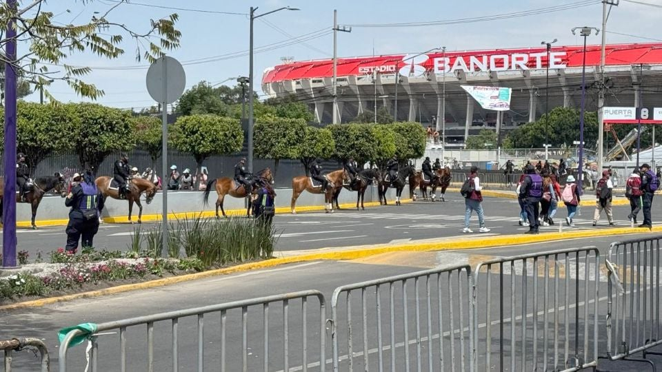 Los revendedores ‘pierden’ en la reinauguración del Estadio Azteca: bajaron precios y cerca de 20 fueron detenidos