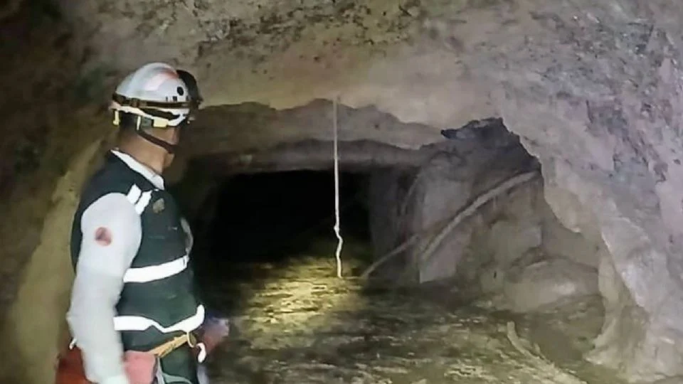 Localizan y rescatan vivo a uno de los cuatro mineros atrapados en Sinaloa en el quinto día de trabajos