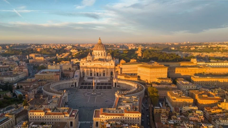 Vaticano confirma culpabilidad de sacerdote argentino que 4busó de un menor; le prohíbe ejercer oficios eclesiásticos