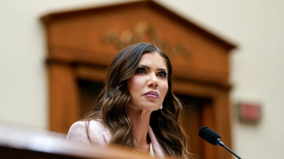 Trump anuncia el despido de Kristi Noem; el senador Markwayne Mullin será el nuevo secretario de Seguridad Nacional