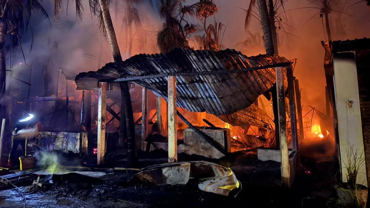 Zicatela, zona turística en Puerto Escondido, arde en llamas: Incendio arrasa con 15 restaurantes