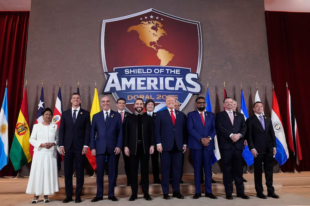 «No voy a aprender su maldito idioma», dice Trump a líderes de América Latina; afirma que prefiere tener «un buen intérprete»
