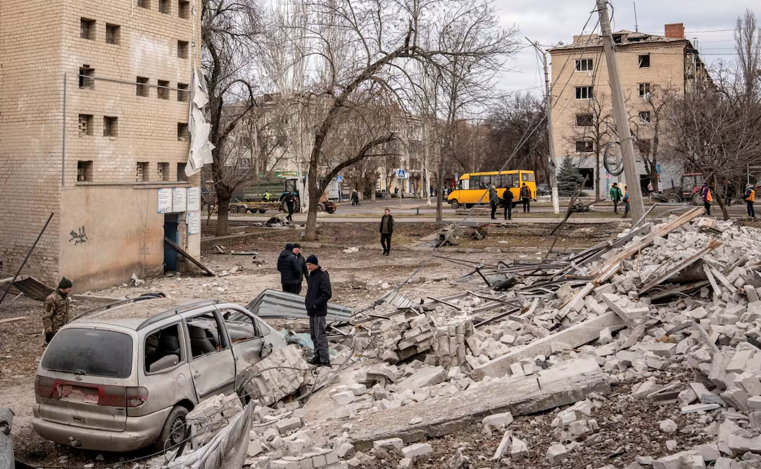 Impacta misil ruso en Járkiv, Ucrania; se reportan 10 muert0s y 16 heridos