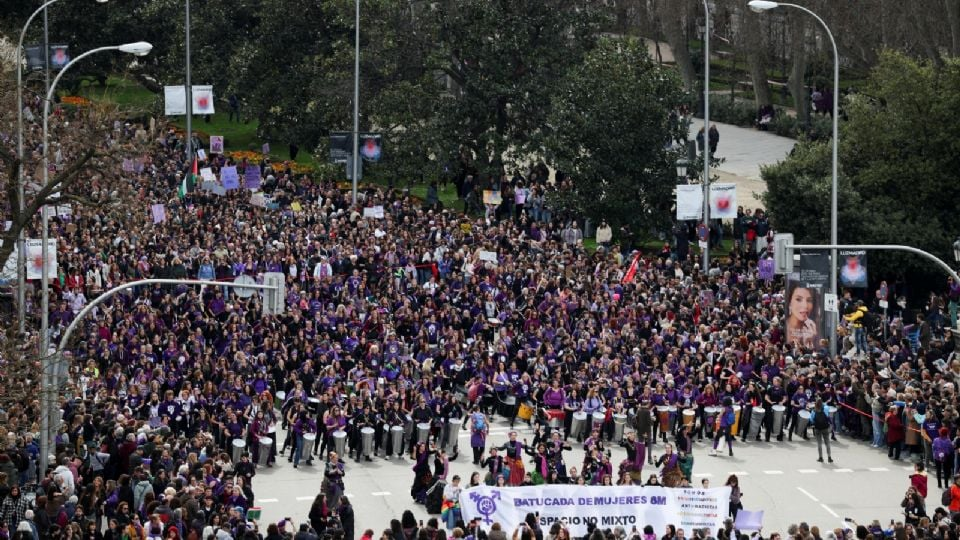 «¡Alto a la vi*lencia machista!»: miles de mujeres salen a protestar en Europa y Asia este 8M