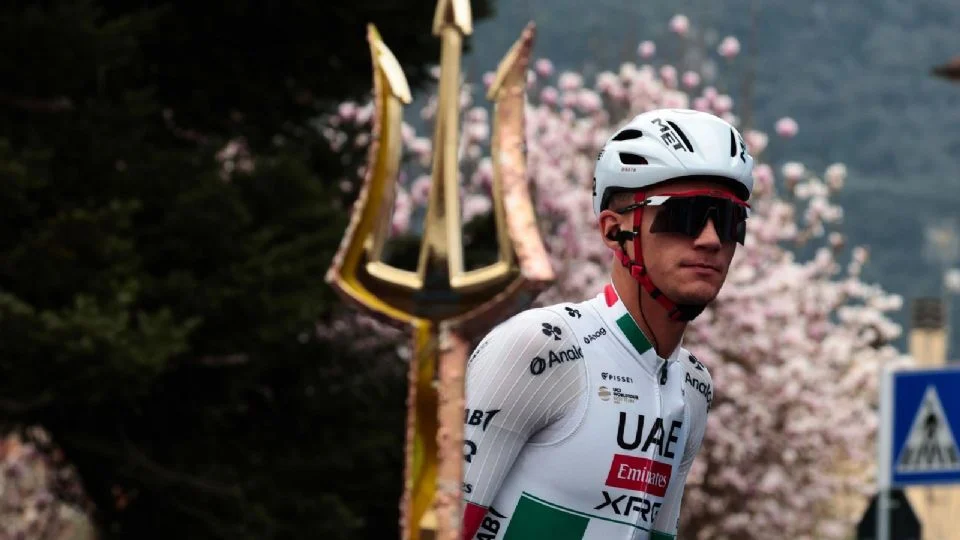 El mexicano Isaac del Toro es el nuevo líder de la carrera Tirreno-Adriático tras la segunda etapa