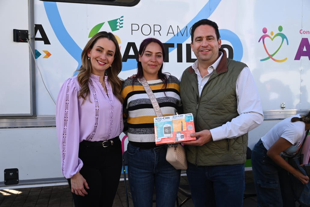 Llevan Javier y Luly Feria de la Mujer al sur de Saltillo