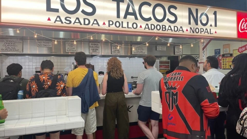Turista alemán pierde demanda de 100 mil dólares contra taquería mexicana en Nueva York por salsa picante; “es peligrosa”, alegó