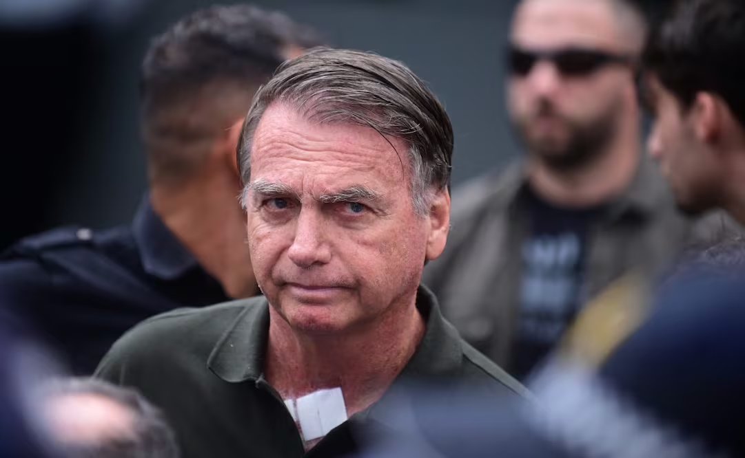 Jair Bolsonaro, expresidente de Brasil, es hospitalizado por bronconeumonía; está en terapia intensiva
