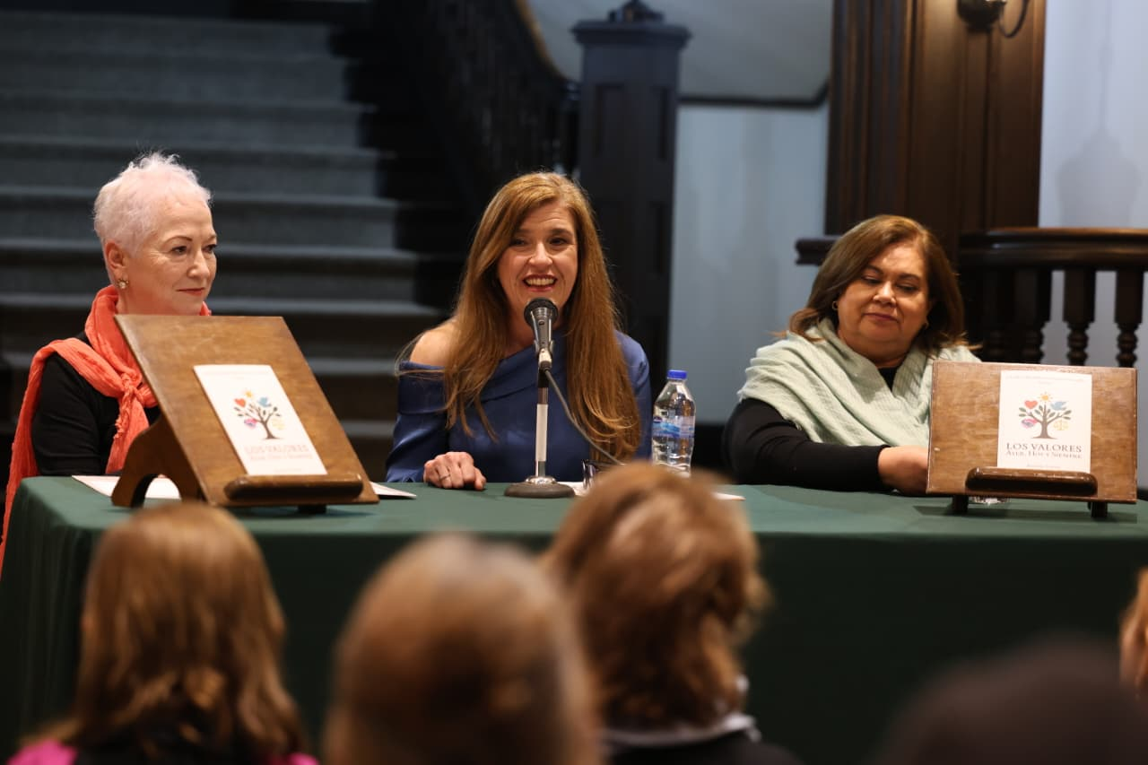 Presentan el libro “Los Valores, Ayer, Hoy y Siempre”