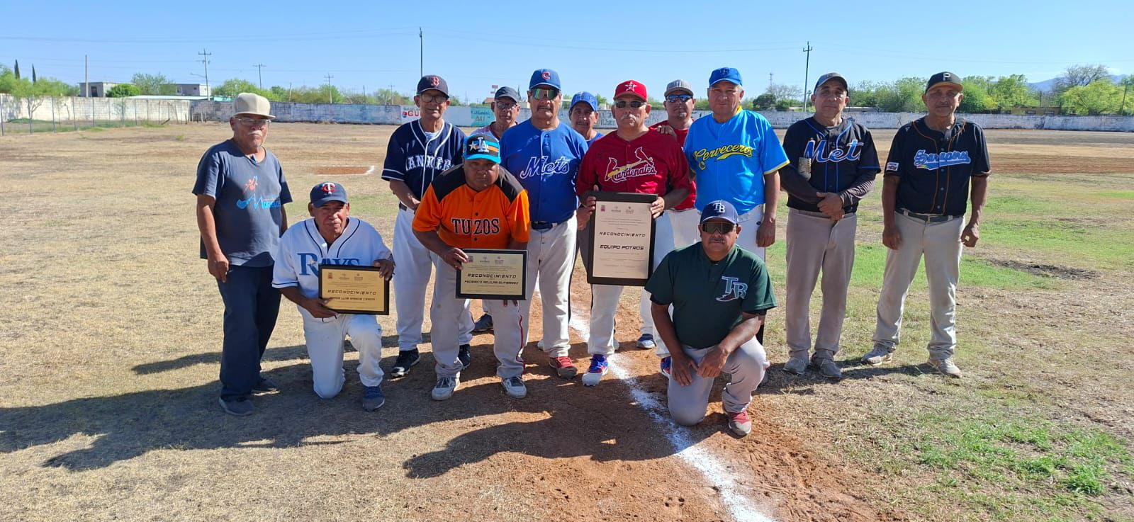 INAUGURAN EN MUZQUIZ LIGA DE BÉISBOL VETERANOS “ENRIQUE ZAMARRÓN” EDICIÓN XV