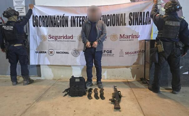 Cae sujeto con 4rmas y más de mil cartuchos tras operativos en Sinaloa; desmantelan campamento improvisado usado por grupos delictivos