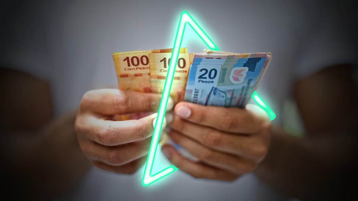 Peso se desploma ante el dólar por guerra en Medio Oriente: Tipo de cambio sube a 17.73 unidades