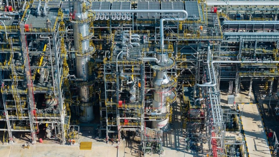 No sólo el petróleo, precio del gas natural se dispara casi un 30% tras ataques a instalaciones en Medio Oriente