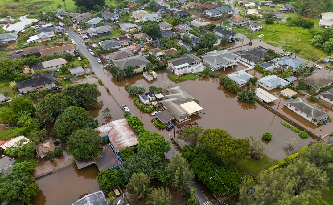 Hawái sufre sus peores inundaciones en 20 años; prevén más lluvias