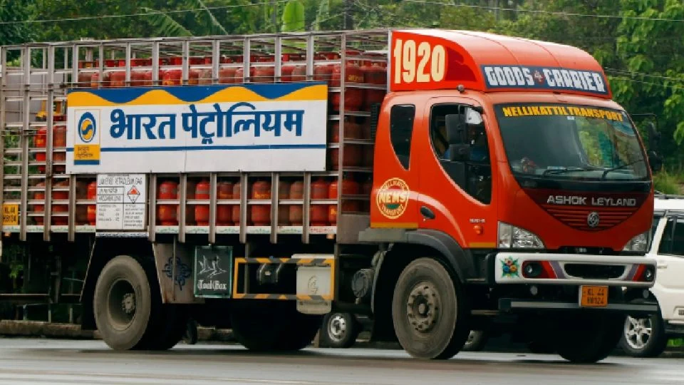 Implementan redadas en India para evitar el acaparamiento de gas ante la crisis por bloqueo en Ormuz