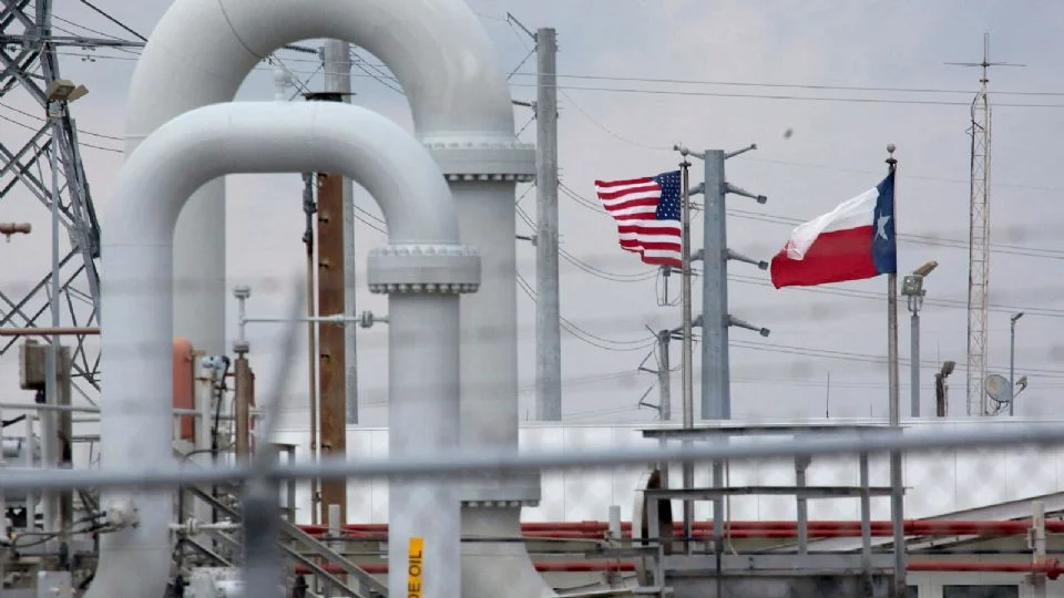 Precio del petróleo de Texas cae casi 10% tras anuncio de Trump de posponer ataques a Irán