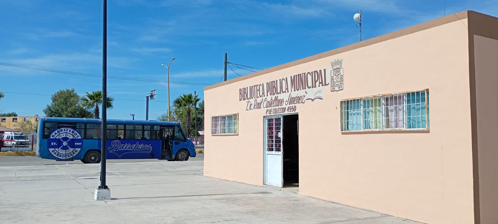 Embellecen la plaza de Barroterán