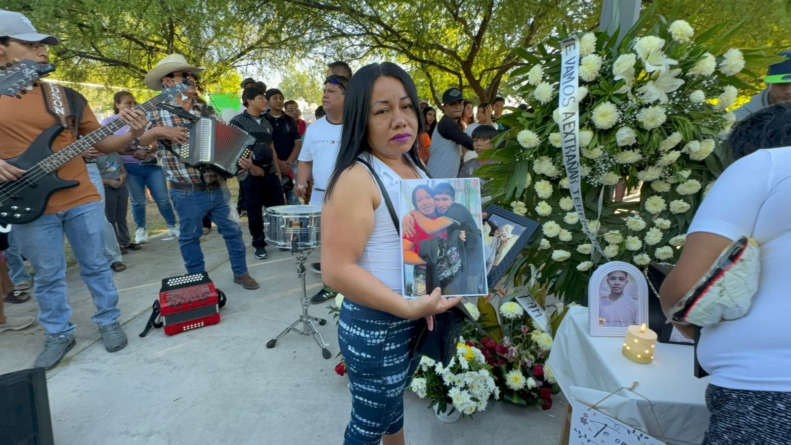 Despiden a Yeremi en cancha de la colonia