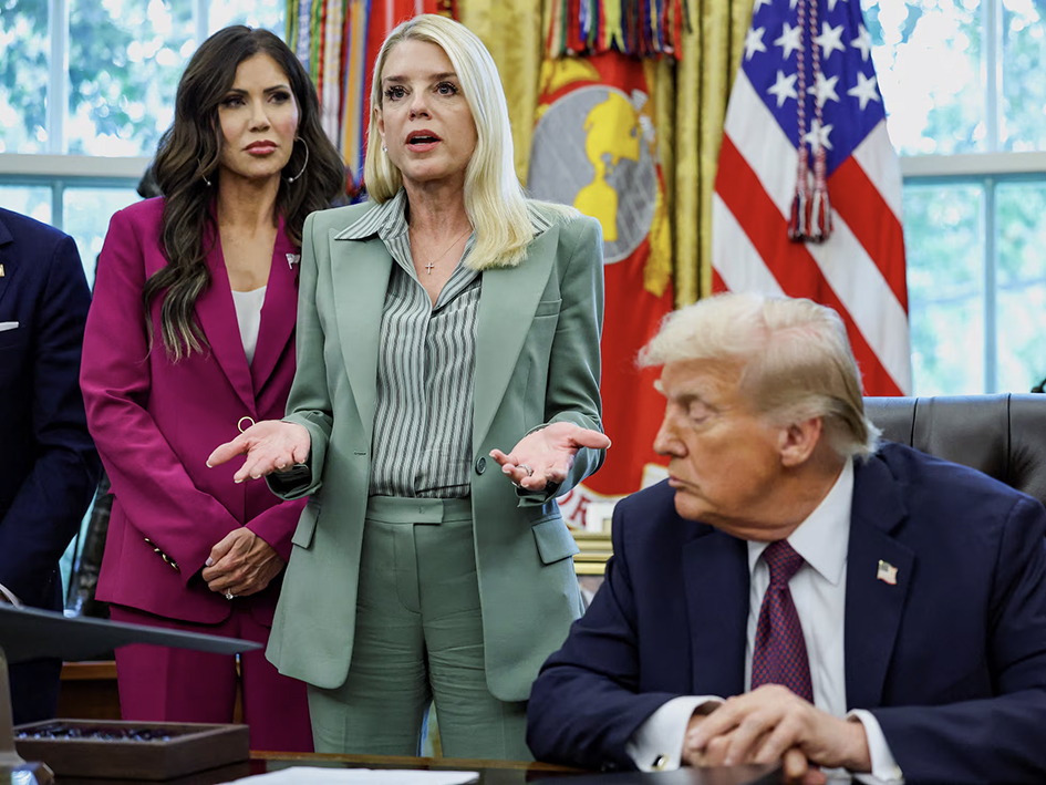 Destituye Trump a Pam Bondi como fiscal general de los EU