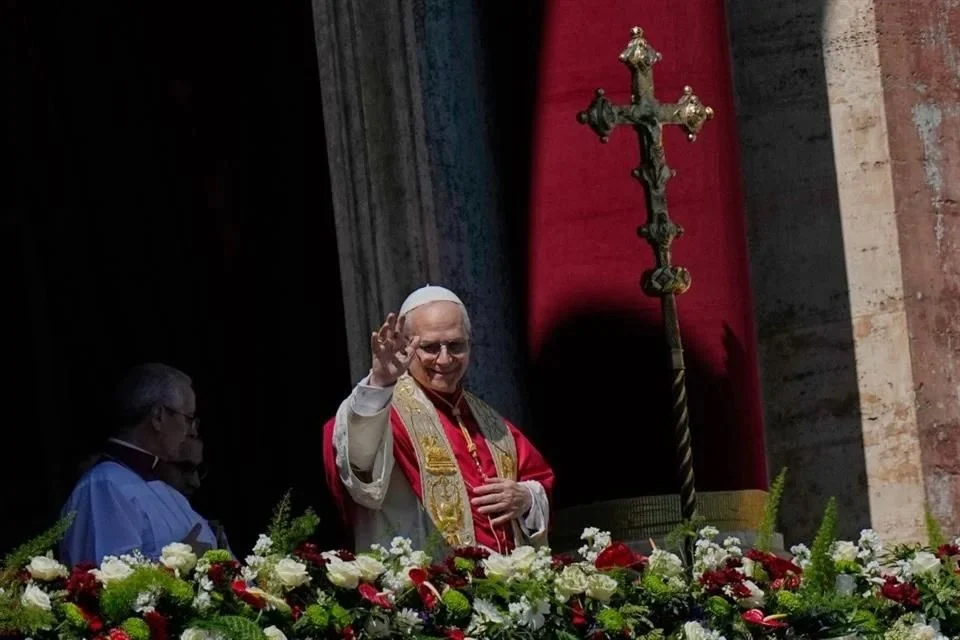 Exhorta Papa a la paz en su primera Misa de Pascua