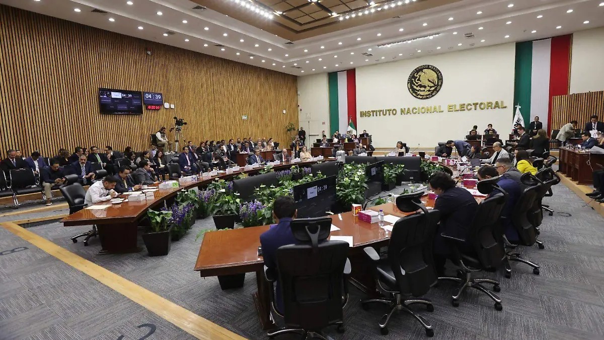 Sanciona INE a Morena y MC por exceder gastos