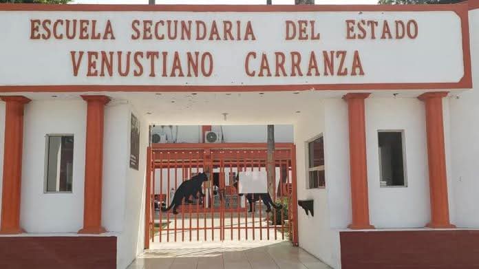 AIC detiene a maestro mientras daba clases