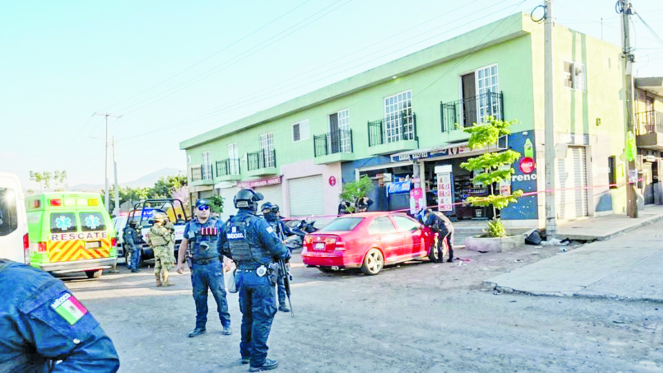 Mueren 4 tras ataque armado en minisúper de Michoacán