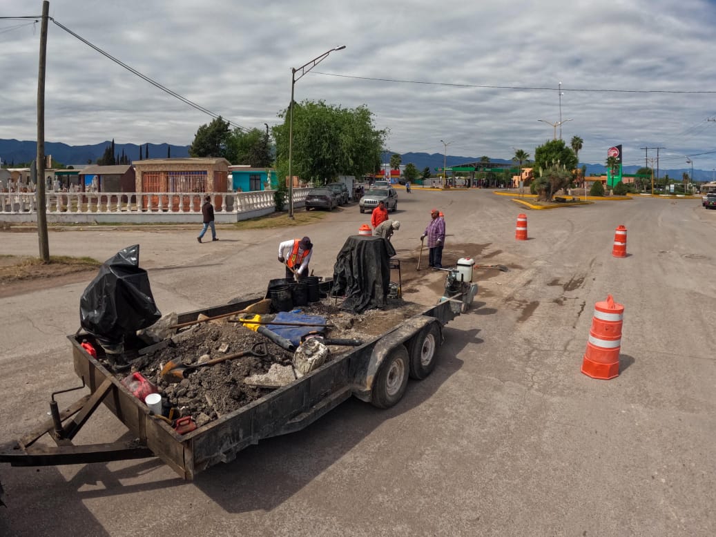 Continúa la campaña de bacheo en Múzquiz