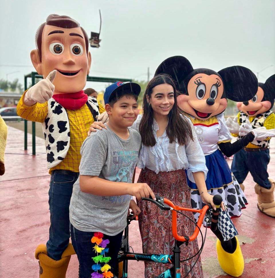 Celebra Victoria en grande a los niños de Barroterán