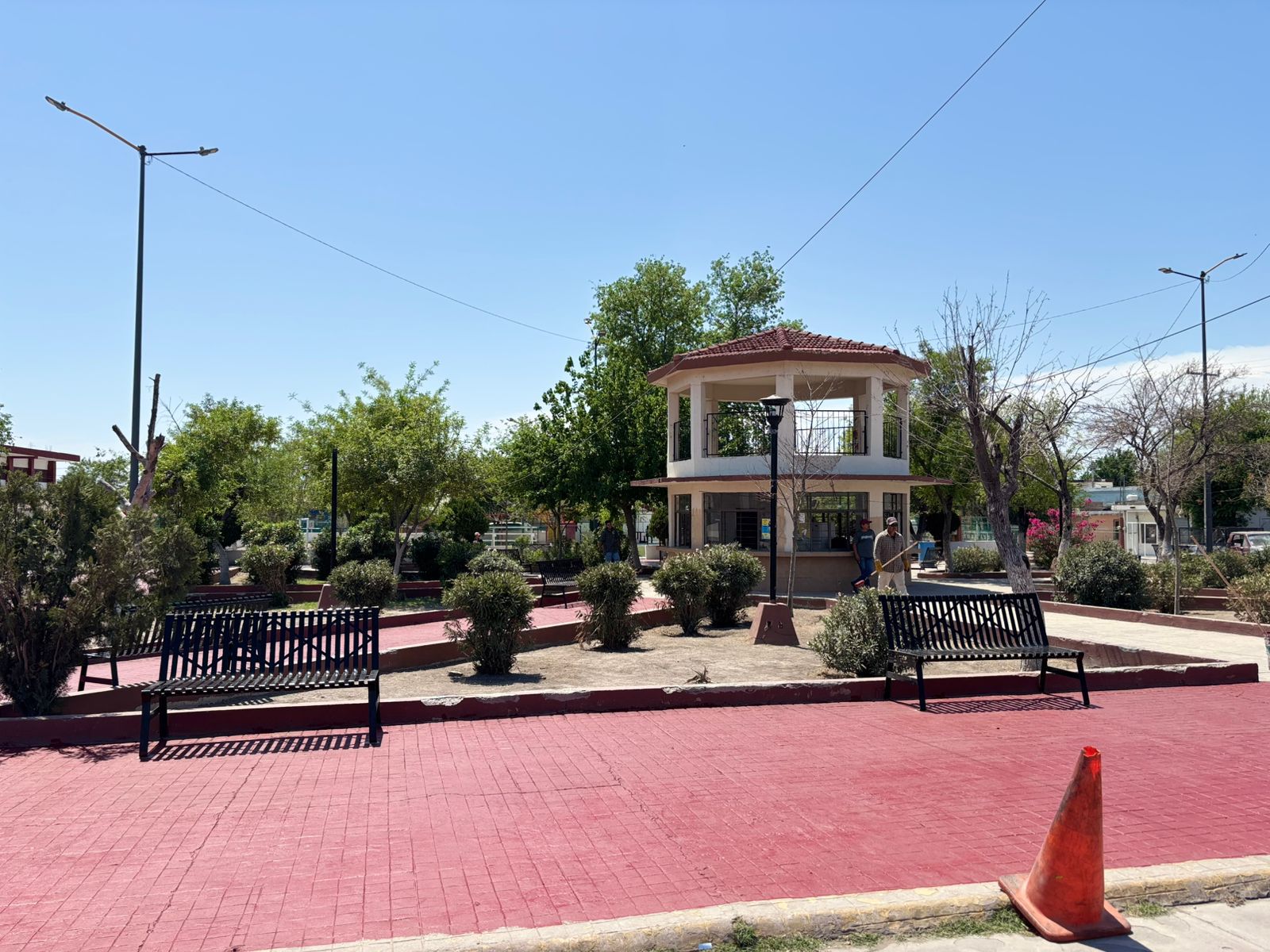 ANUNCIA CHANO DÍAZ INSTALACIÓN DE PASTO SINTÉTICO EN PLAZA PRINCIPAL DE AGUJITA