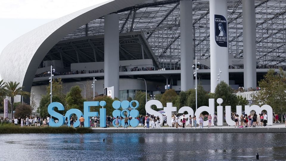 Trabajadores del SoFi Stadium exigen a la FIFA que mantenga al ICE lejos del Mundial o amenazan con huelga