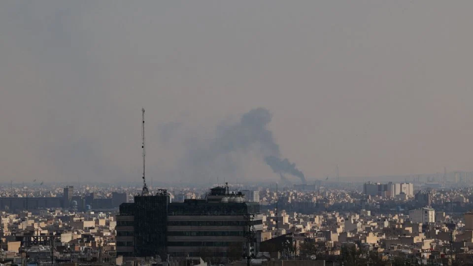 Ataque de EU e Israel impacta contra la antigua embajada de Washington en Teherán