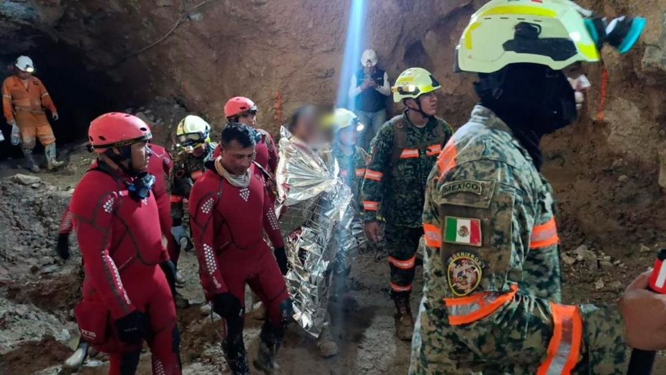Sale de la mina el segundo trabajador atrapado en Sinaloa y lo trasladan al hospital de Mazatlán