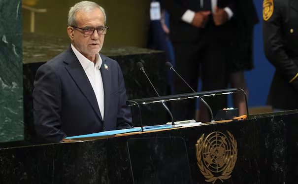 Presidente de Irán afirma que el mundo se encuentra en una encrucijada; acusa a Israel de arrastrar a EU a la guerra
