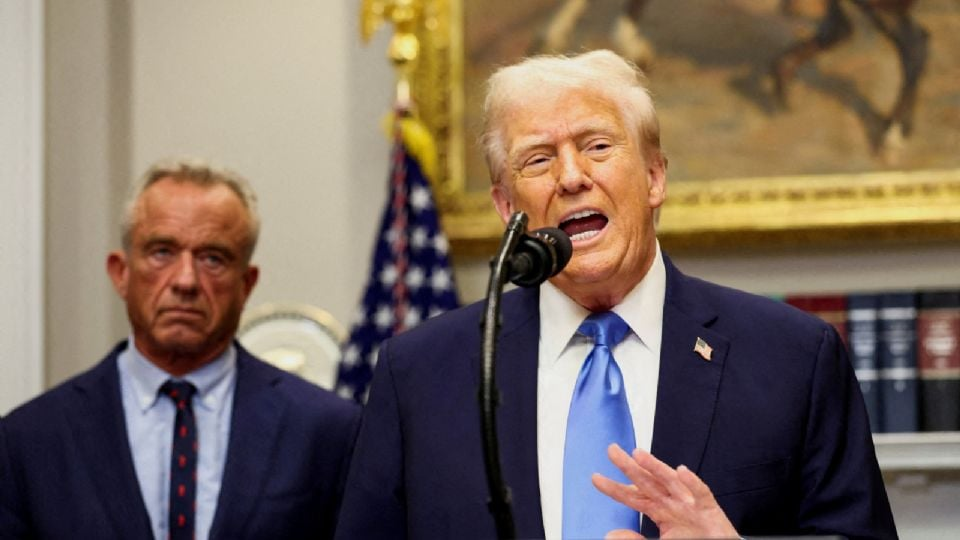 «Pensé que era yo como médico»: Trump defiende la publicación de imagen en la que imita a Jesús