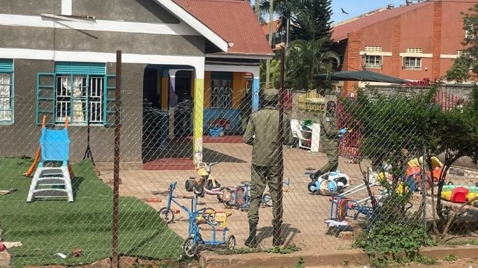 Hombre arm4do con machete ataca una guardería ugandesa y mat4 a 4 niños