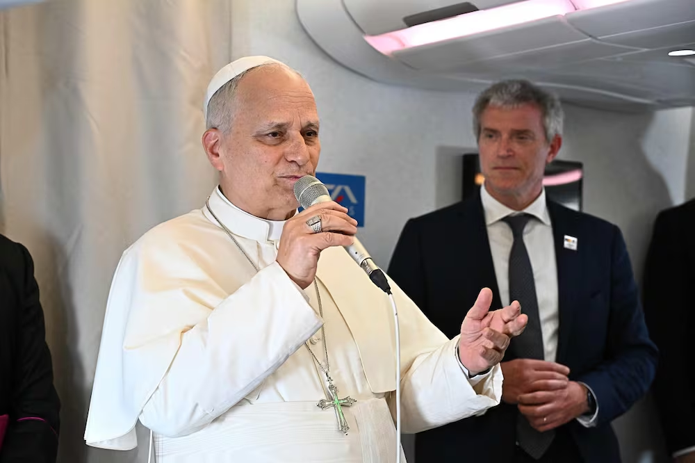 Papa León XIV: “no me interesa en absoluto” debatir con Trump; añade que seguirá predicando la paz