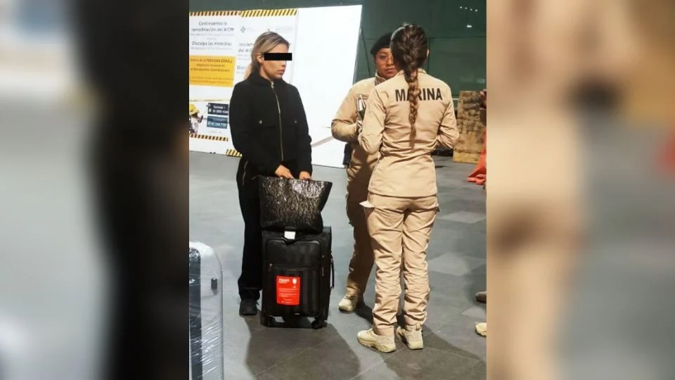 Marina detiene a extranjera en el AICM con c*caína escondida en productos cosméticos