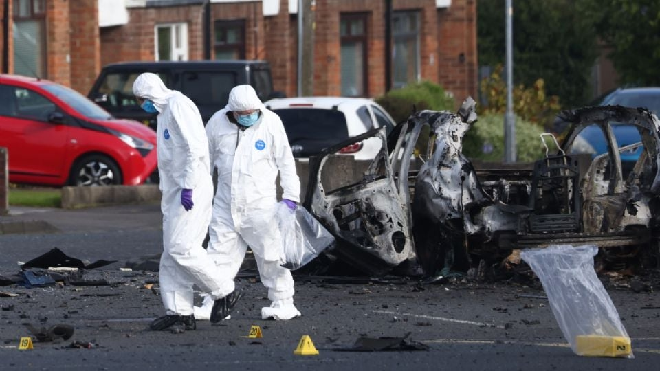 Estalla un coche bomba cerca de comisaría en Irlanda del Norte; no se reportan víctimas