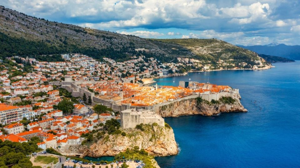 Reportan oleada de am3nazas de b0mba falsas en Croacia; evacuan escuelas, un centro comercial y el ayuntamiento